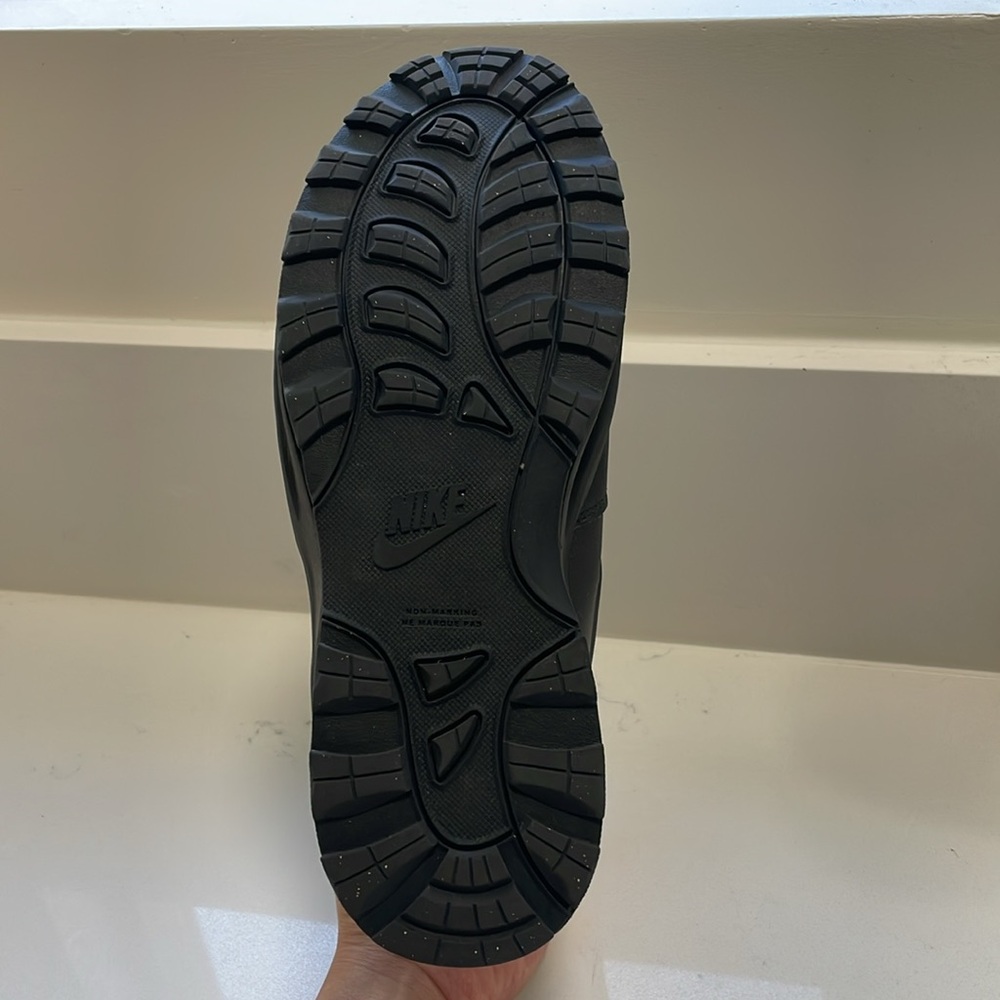 Youth Nike Shoes - Picture 6 of 12